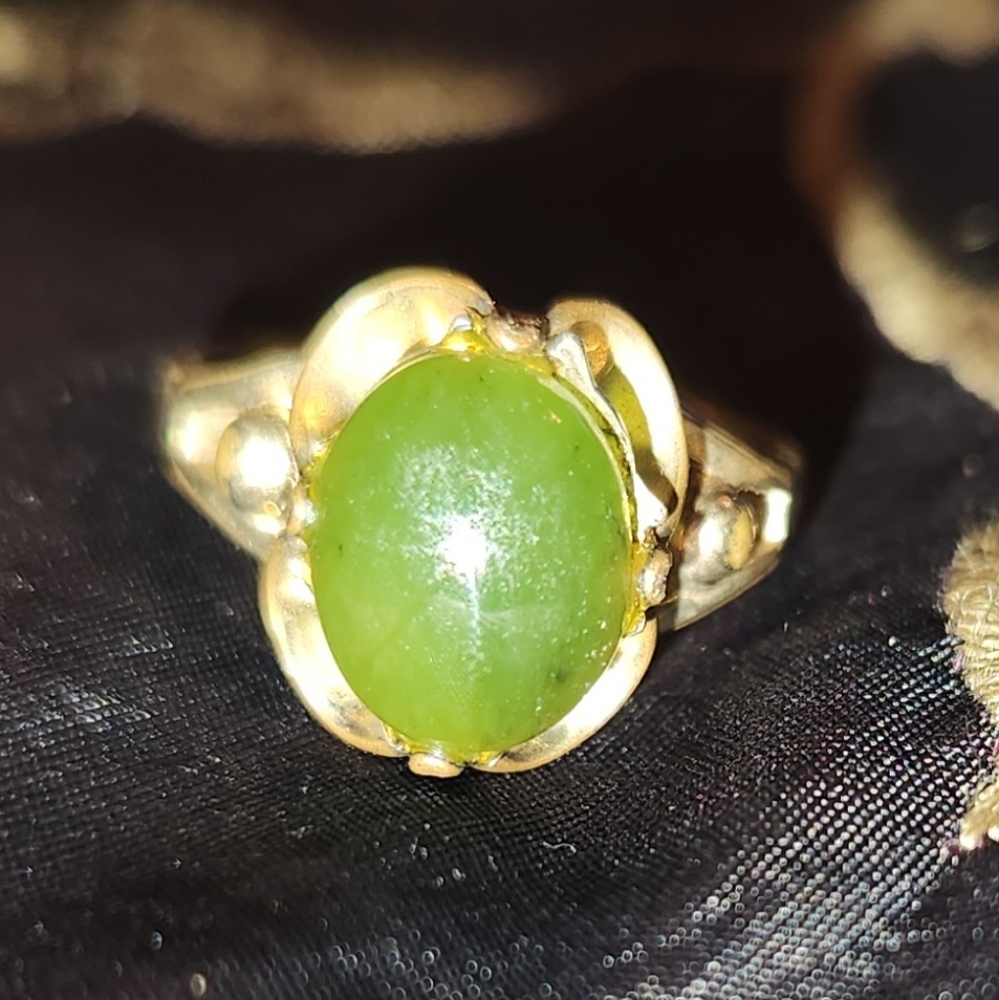 VINTAGE NEPHRITE JADE 1OK GOLD PLATED RING UNKNOWN BRAND & SIZE EASY REMOVEABLE